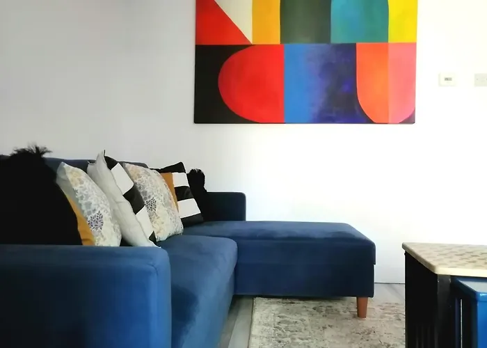 Pet Friendly Canalside House in a quiet location - Gloucester Quedgeley