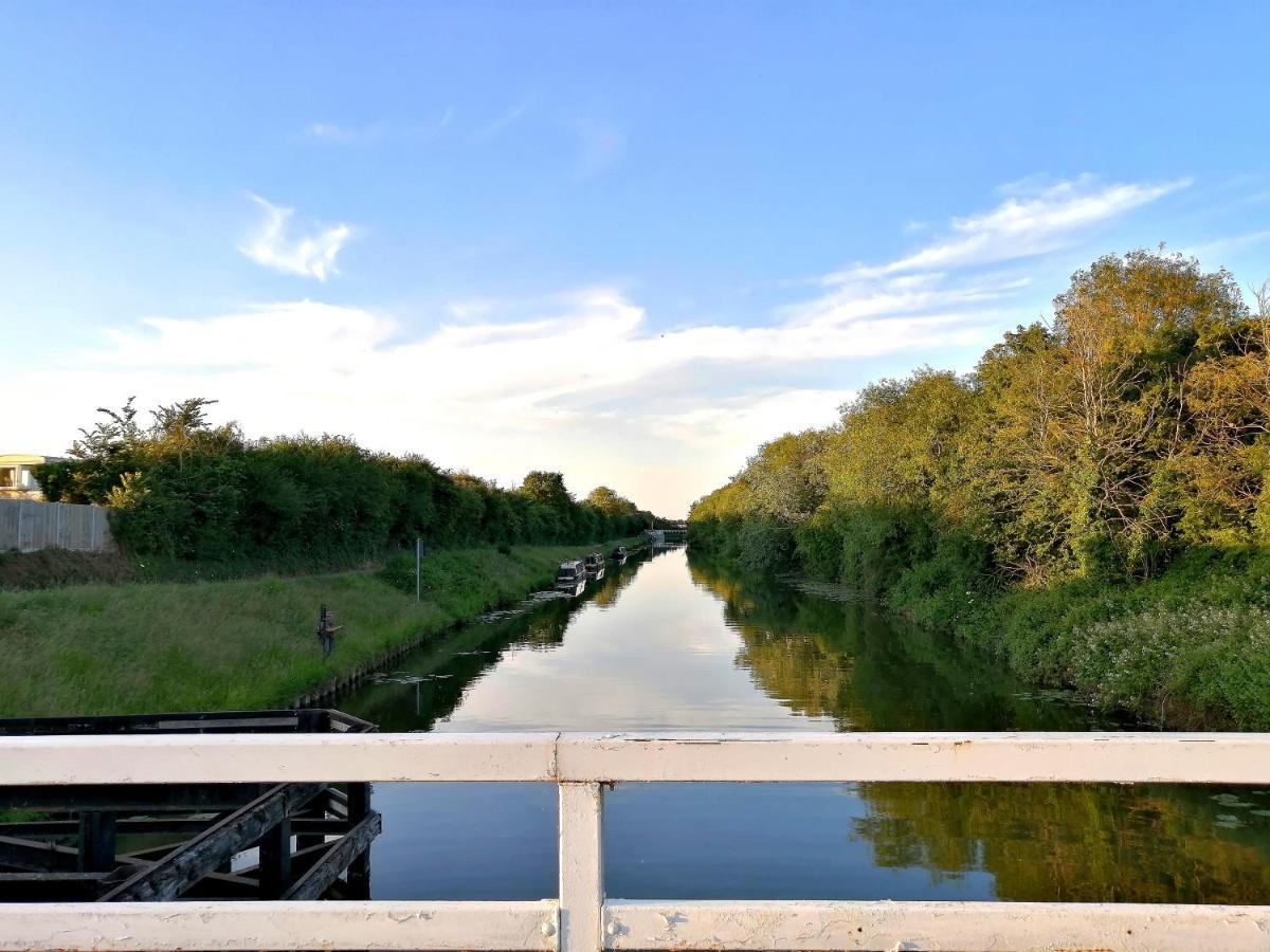 Pet Friendly Canalside House In A Quiet Location - Quedgeley Appartement